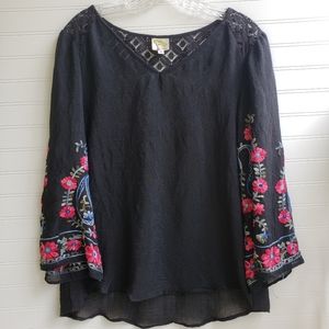 ⛔SOLD!!!⛔ Fig and Flower black embroidered boho